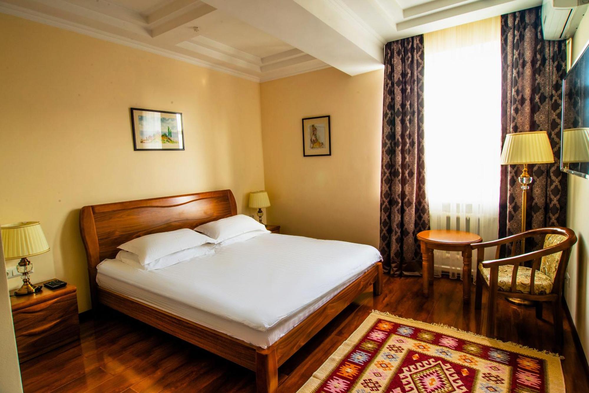 Soluxe Hotel Bişkek Dış mekan fotoğraf