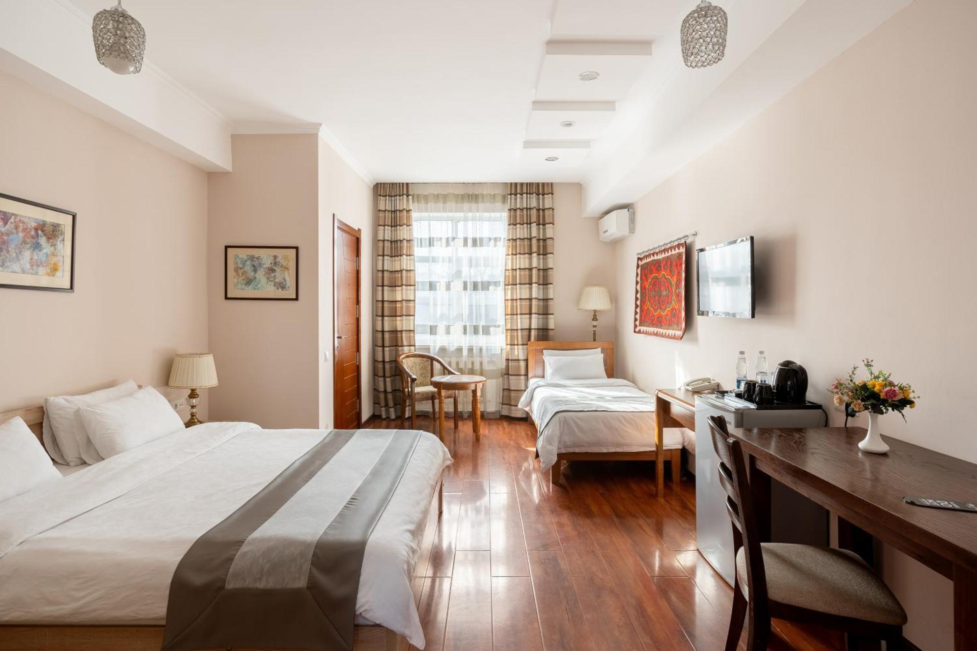 Soluxe Hotel Bişkek Dış mekan fotoğraf