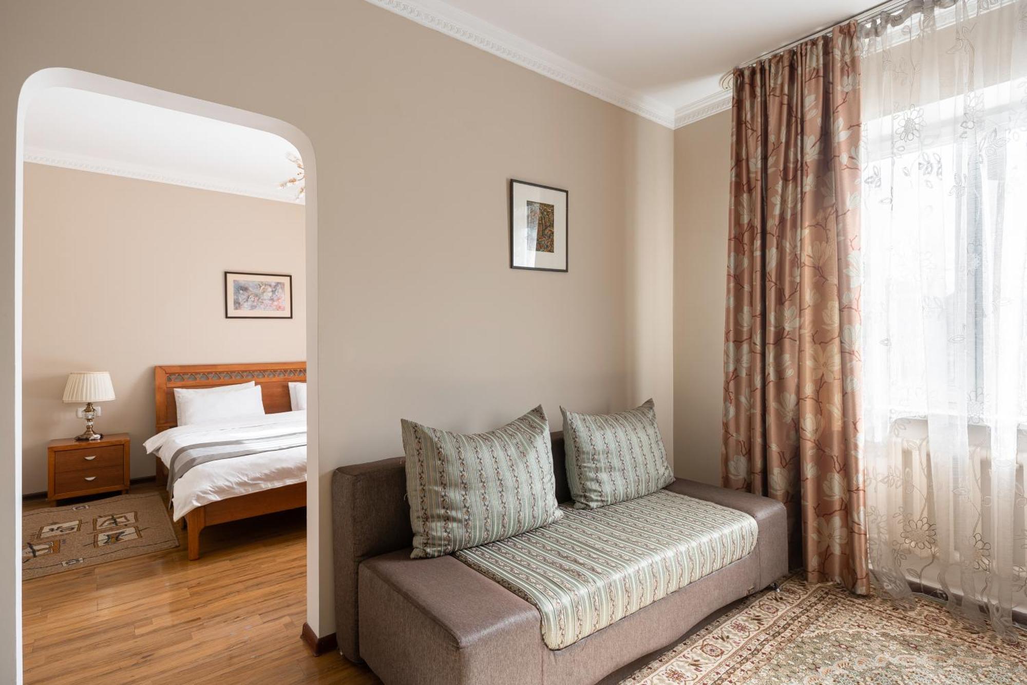 Soluxe Hotel Bişkek Dış mekan fotoğraf