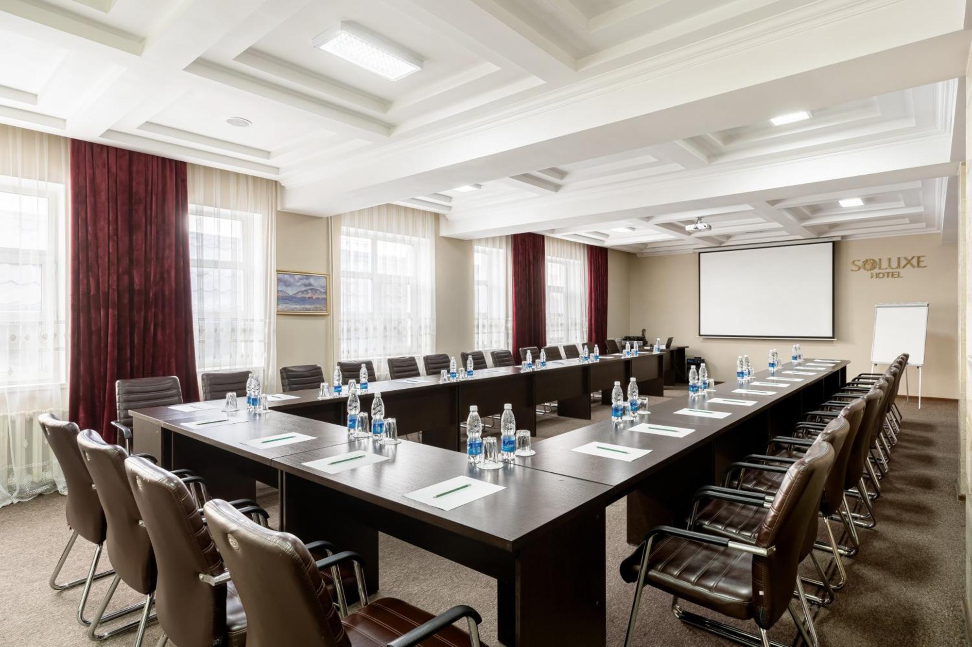 Soluxe Hotel Bişkek Dış mekan fotoğraf