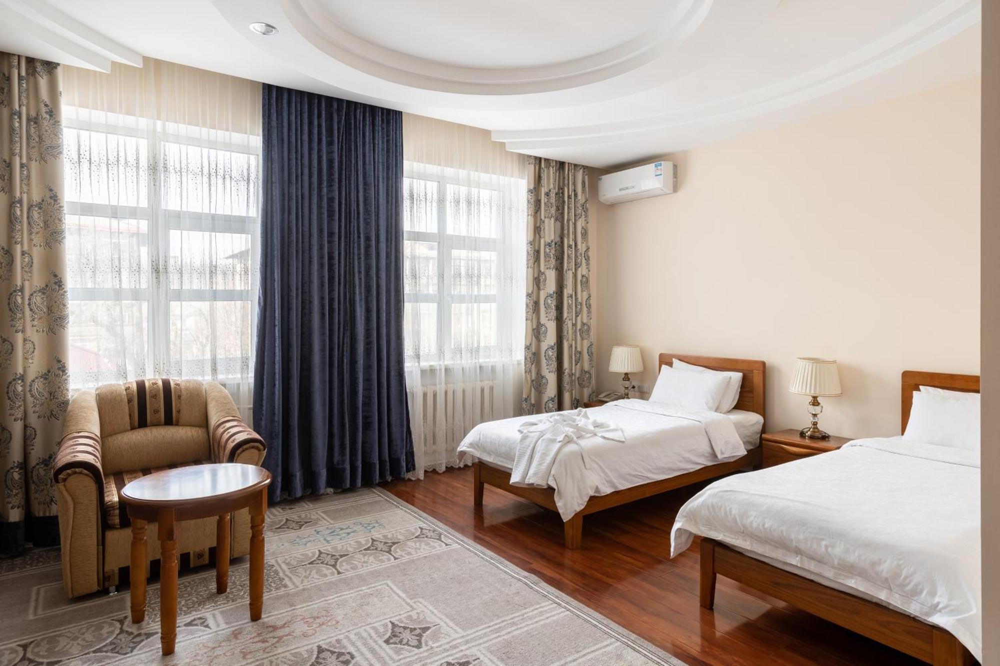 Soluxe Hotel Bişkek Dış mekan fotoğraf