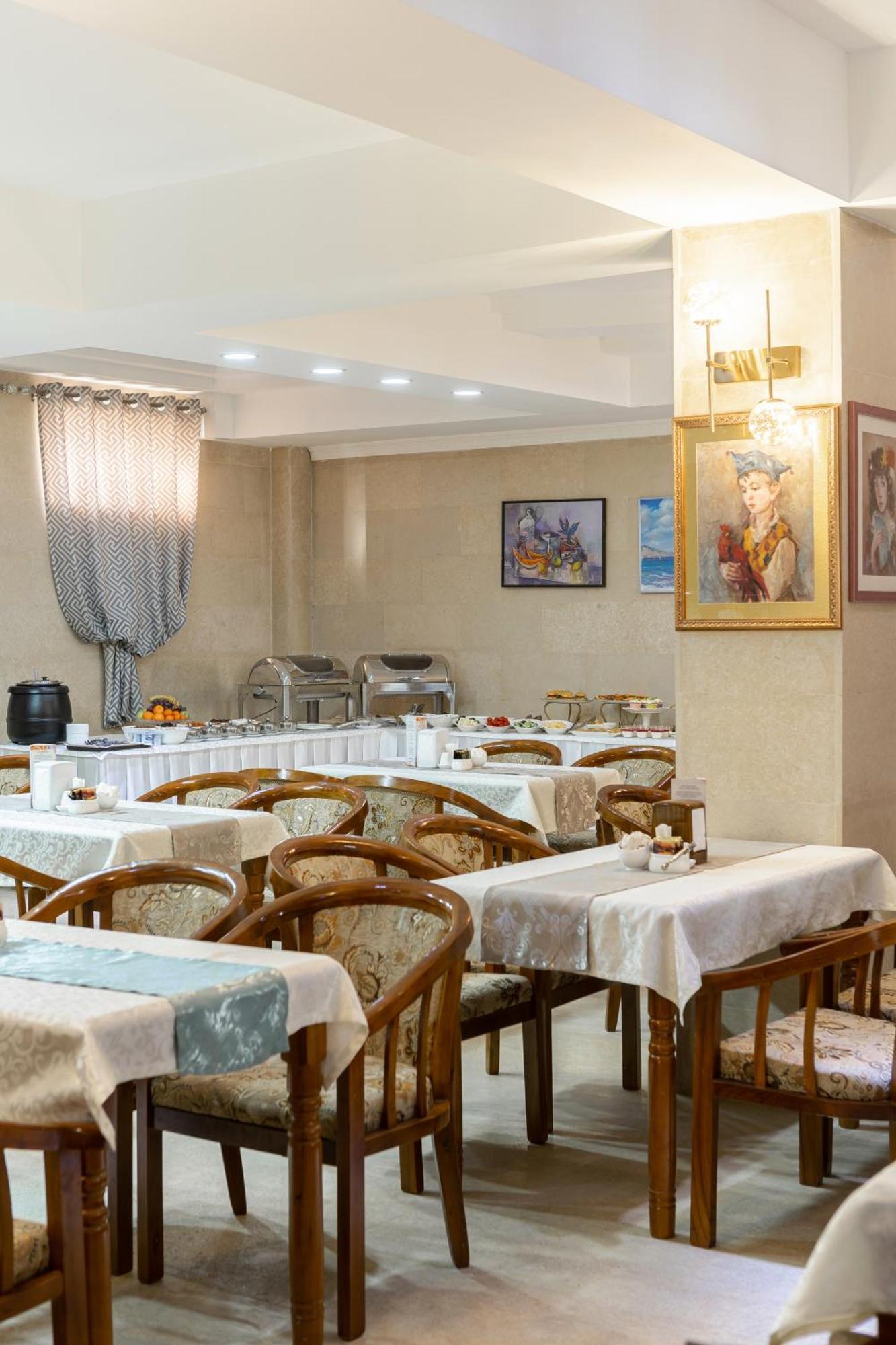 Soluxe Hotel Bişkek Dış mekan fotoğraf