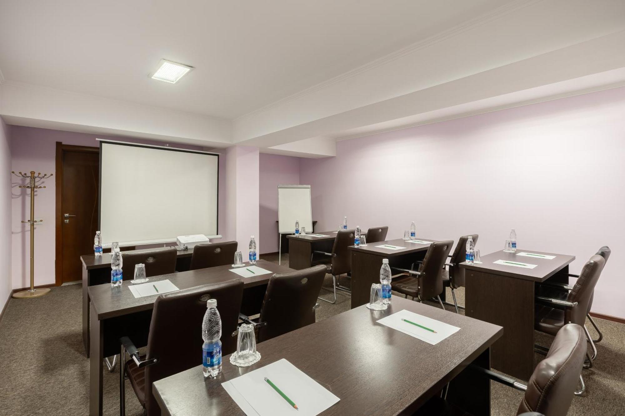 Soluxe Hotel Bişkek Dış mekan fotoğraf