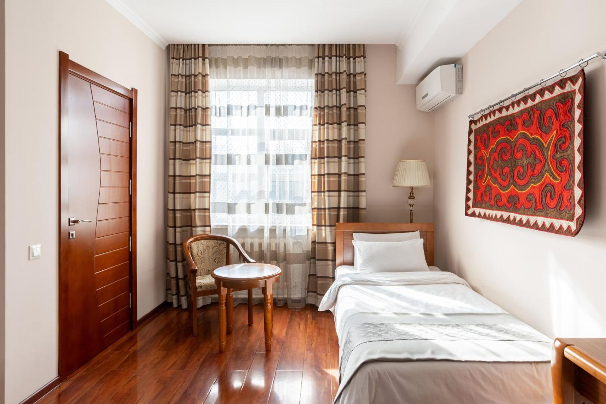 Soluxe Hotel Bişkek Dış mekan fotoğraf