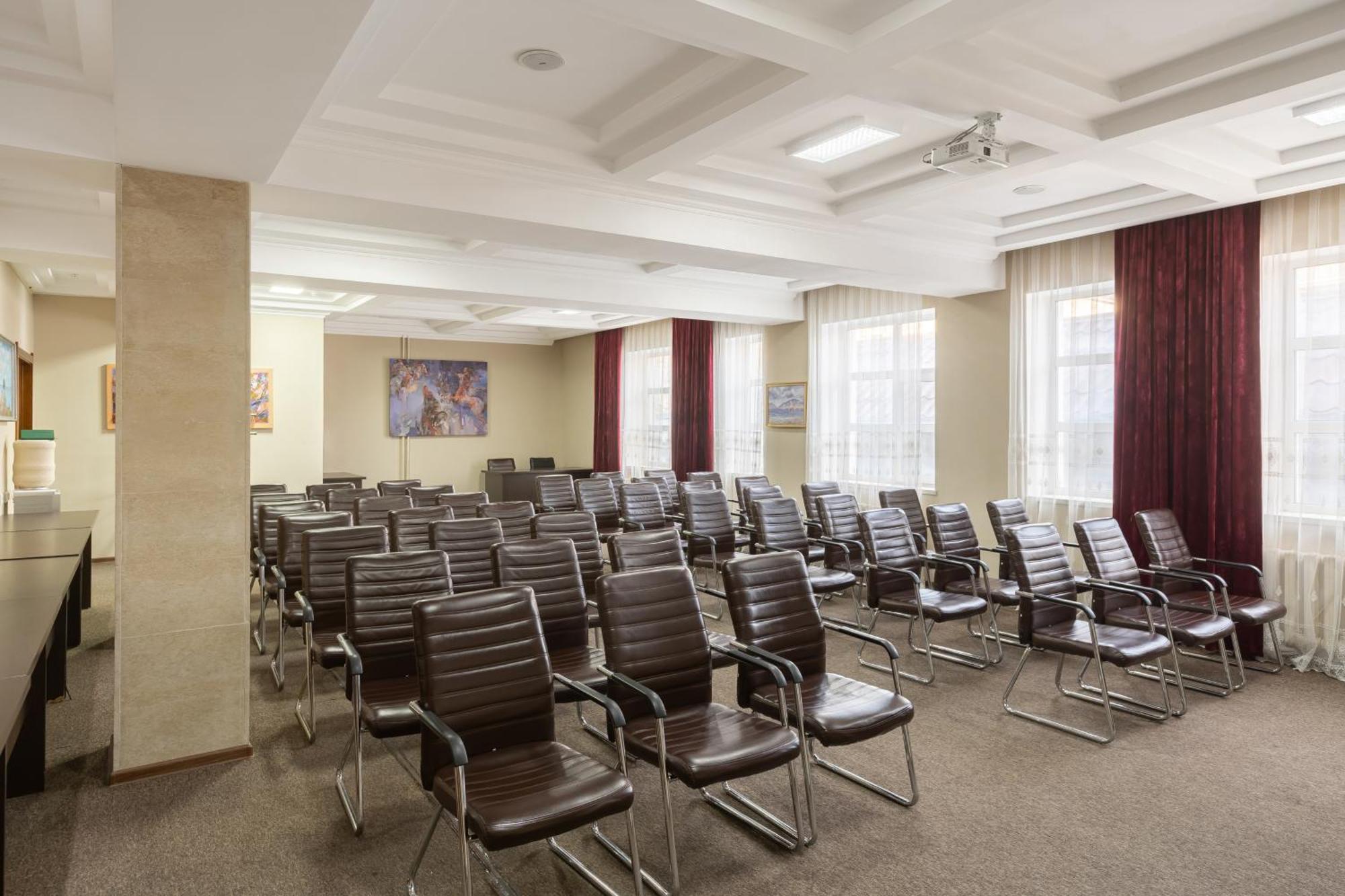 Soluxe Hotel Bişkek Dış mekan fotoğraf