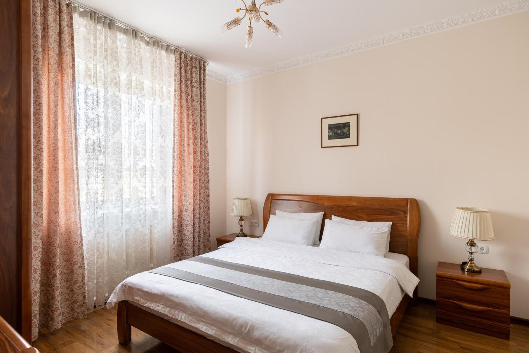Soluxe Hotel Bişkek Dış mekan fotoğraf