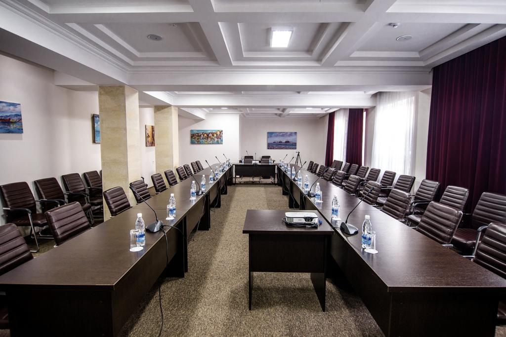 Soluxe Hotel Bişkek Dış mekan fotoğraf