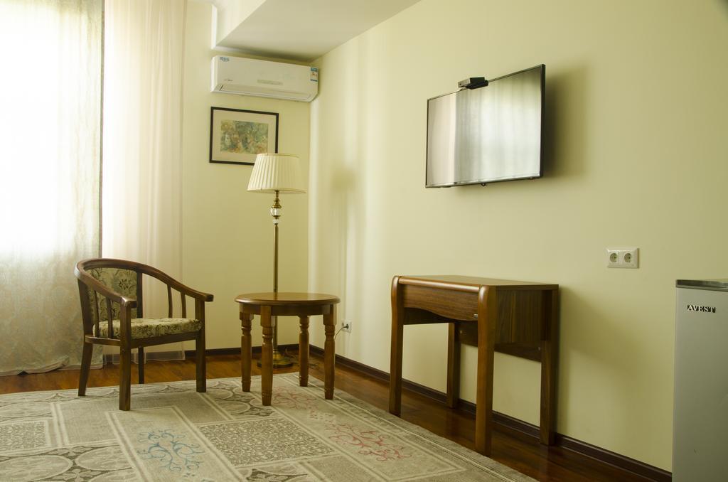 Soluxe Hotel Bişkek Dış mekan fotoğraf